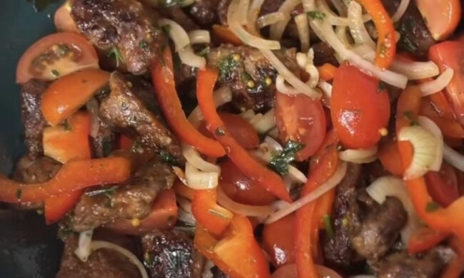 Салат з курячою печінкою: фото скрін рецепту