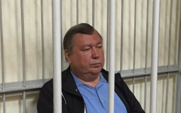 Суд покарав податківця Януковича