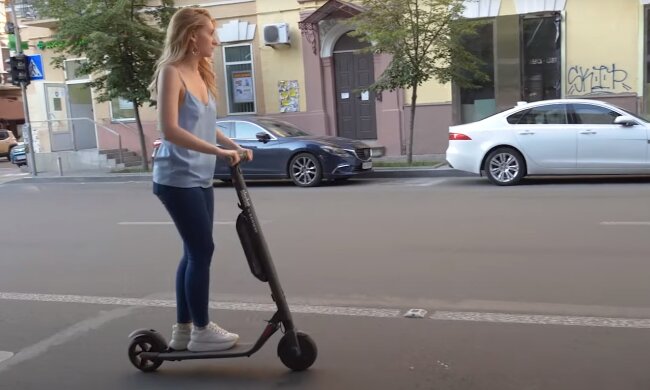 Самокат, ілюстративне фото, скрін відео