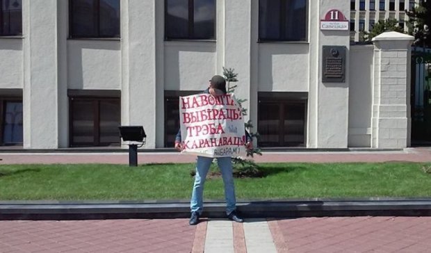 Белоруса, предложившего "короновать" Лукашенко, арестовали
