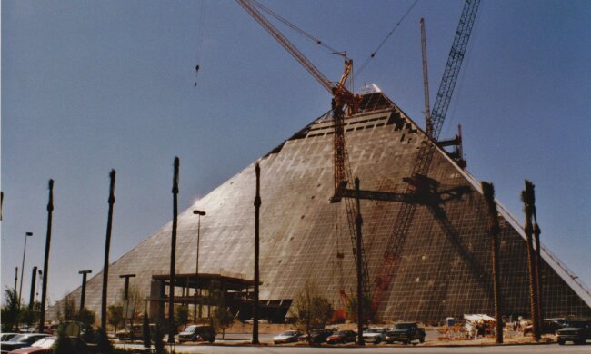 Піраміда, фото з вільних джерел