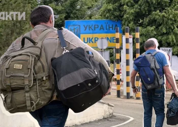Выезд мужчин за границу в августе 2026