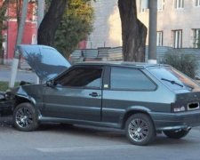 У Кіровограді легковик рикошетом влетів у будинок (фото)