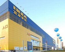 Пекінську IKEA втягнули у скандал через жіночі сідниці