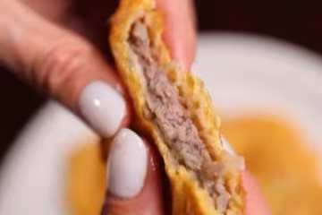 Вафли с мясным фаршем в кляре, кадр из видео