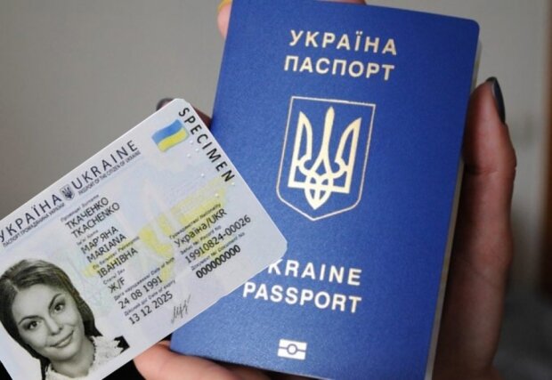 Запорожцы массово отказываются от паспортов: что происходит