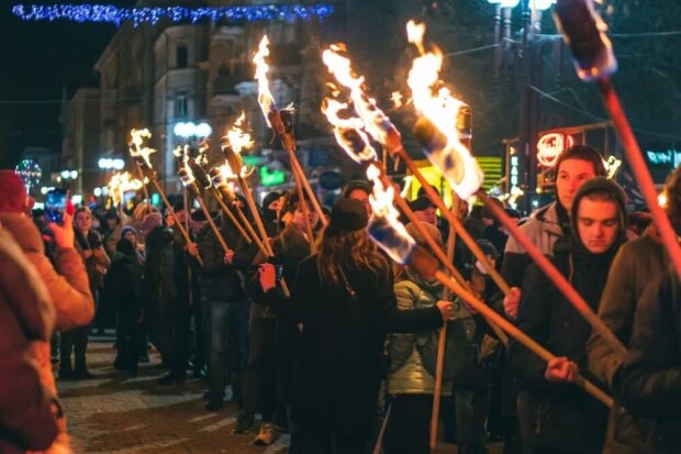 Факельное шествие в Тернополе, фото: ternopolis