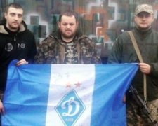 Бійці АТО отримали прапор "Динамо" з автографами гравців
