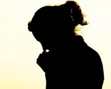 Батько-мусульманин посадив дочку в клітку за європейські цінності