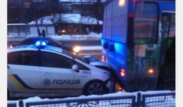 Харківські копи протаранили тролейбус (фото, відео)