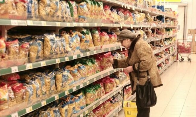 Украинцы тратят на еду и экономят на алкоголе - Госстат