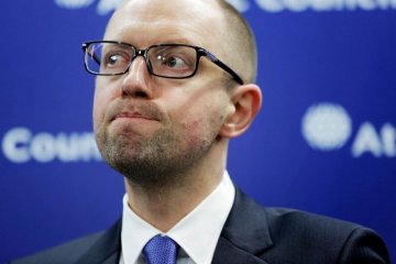 Яценюк не може збільшити мінімальну зарплату через АТО