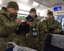 Прикордонники в поїзді