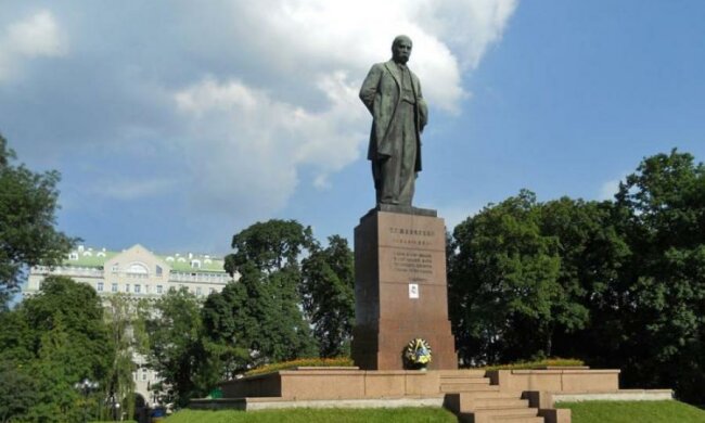 Ни совести, ни гордости: вандалы осквернили памятник легендарного поэта