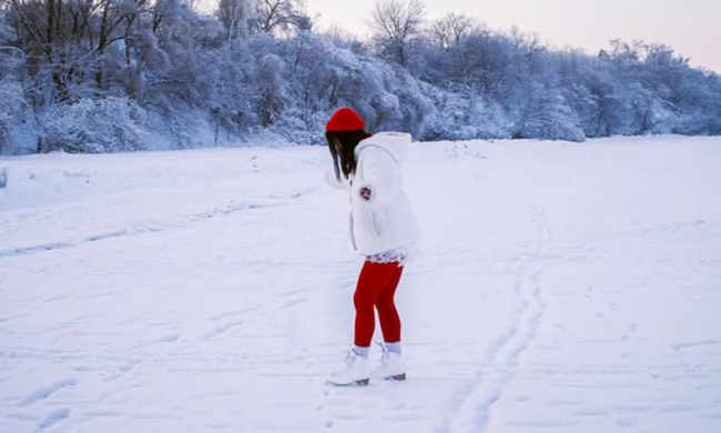 Девушка, зима, снег, фото: Знай.ua