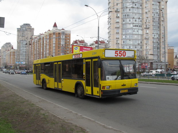 В Киеве массово "влюбляется" общественный транспорт: череда ДТП парализовала город