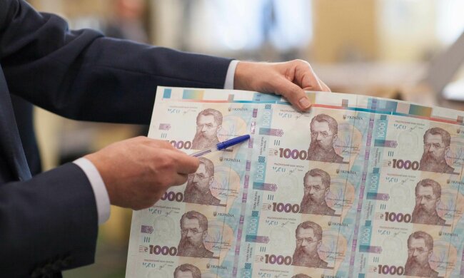 Фальшивка чи ні: як дізнатися справжність 1000 гривень, відео-інструкція