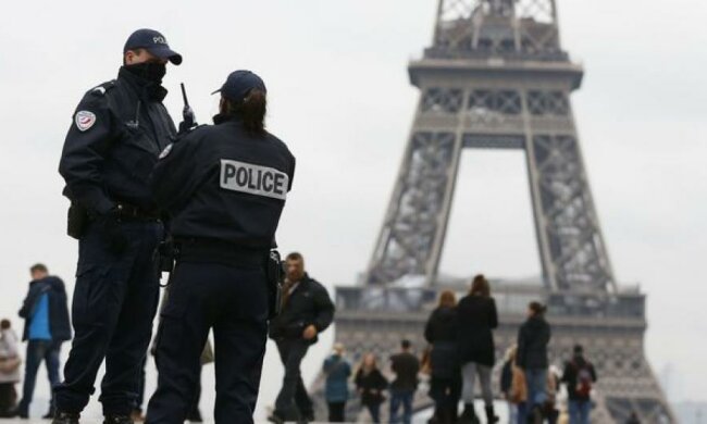 В Париже полиция задержала сотни демонстрантов во время беспорядков