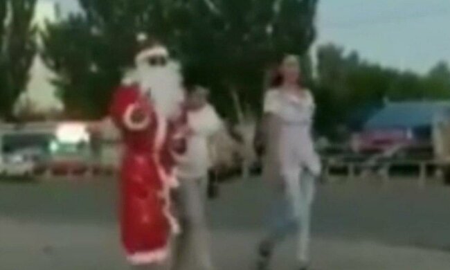 По Запорожью бродит Санта с двумя красотками, Новый год "на носу"