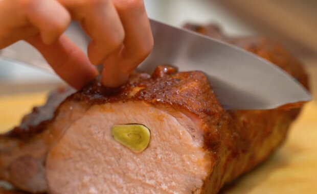 Свинина в духовке, кадр из видео