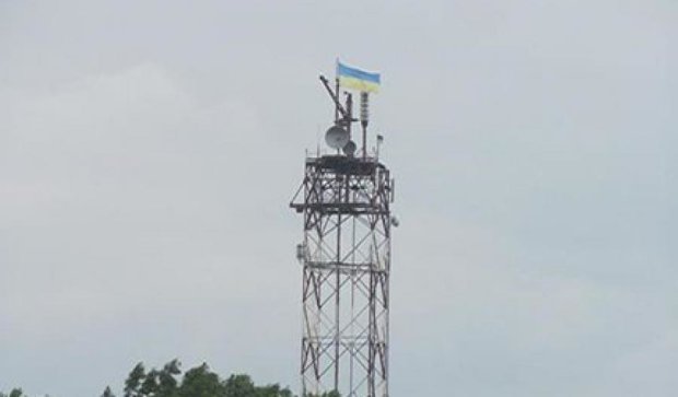 Фото дня: под носом у террористов в Попасной установли флаг Украины 