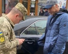 Вручення повістки, скріншот із відео