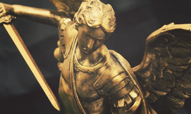 Архангел Михайло, фото з вільних джерел