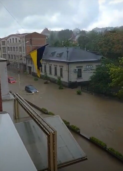 Як вчора тонув Ужгород (відео, фото)