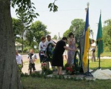 На Рівненщині встановили пам’ятник загиблому воїну АТО (відео)