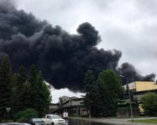Крупный пожар поглотил один из крупнейших заводов России