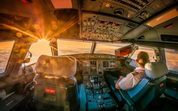 Дух захоплює: пілоти показали вид неба з вікна