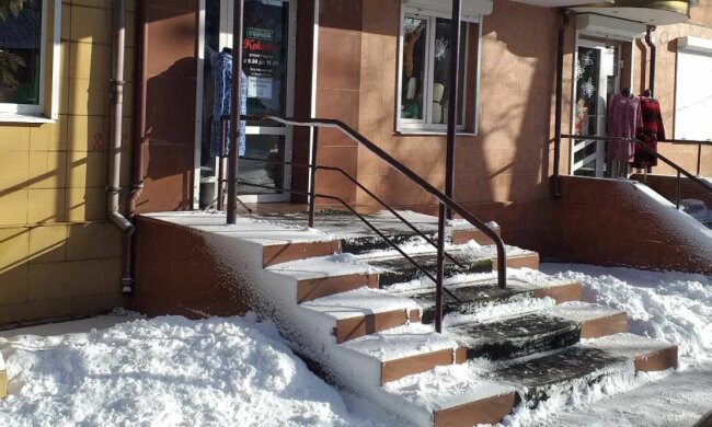 Вхід в магазин, скріншот: YouTube