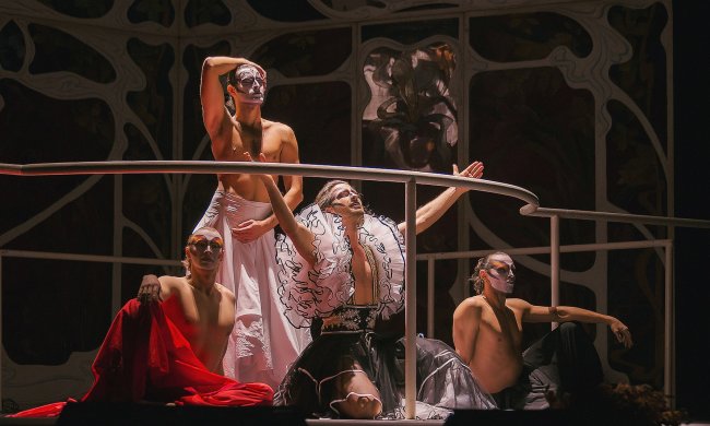 Майже полуничка: палац "Україна" покаже секс на сцені