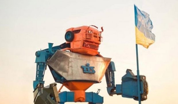 10-метровий робот-патріот охороняє припортовий термінал під Одесою