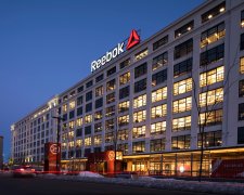 Reebok зганьбилася сексистською рекламою: сісти чоловікам на обличчя