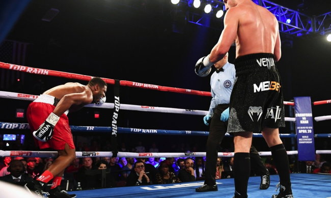 Олександр Гвоздик переміг Дуду Нгумбу і захистив титул WBC