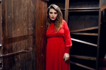 Такой солистку KAZKA фанаты еще не видели: максимум солнца, минимум одежды