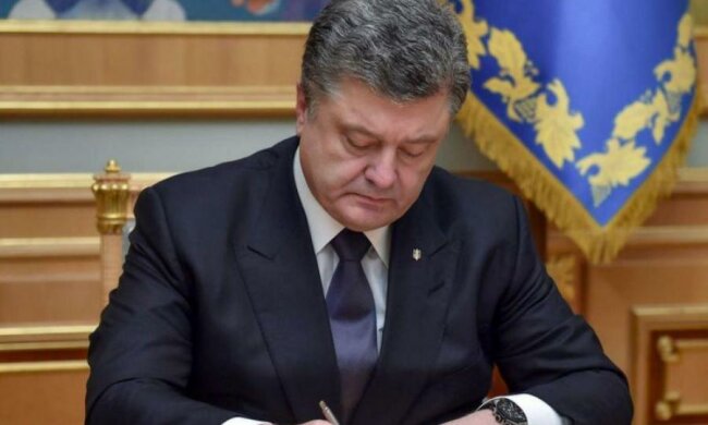 Порошенко подписал судьбоносный закон о статусе Донбасса