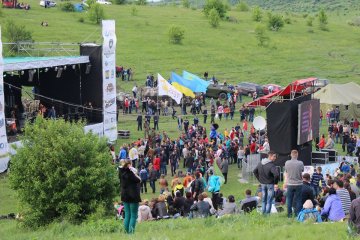 Фестиваль Kozak Fest зупинили через моторошну НП: є загиблий, десятки постраждали