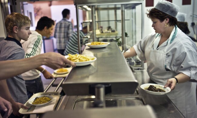 Їдальня, фото з вільних джерел