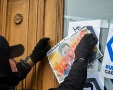 Смерть льотчика-героя: у Миколаєві юрба вимагала відставки губернатора