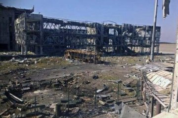 "Русскій мір" розтягує Донецький аеропорт на металобрухт