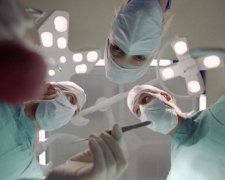 Трансплантологи провели унікальну операцію на обличчі