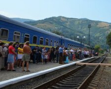 На Прикарпатті потяги різко змінять маршрути: куди більше не можна купити квиток