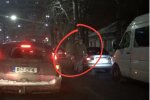 У Хмельницькому осатанілий маршрутник вліпив жінці підзатильник: "По шиї оленепасу"