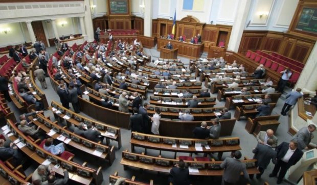 Украинцам так и не показали список депутатов-прогульщиков