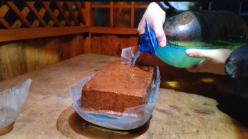 Пропитка кирпича горючим: фото скрин Ютуб