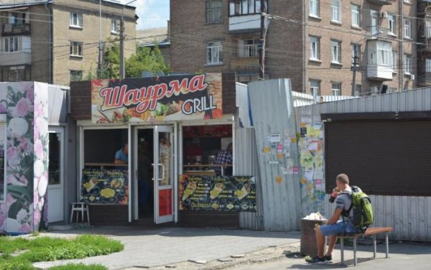 Зловещая шаурма: киевляне продолжают травиться, но от уличного фаст-фуда отказываться не собираются