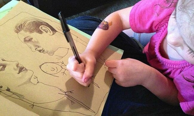 Мати пише картини, які домальовує її дочка (фото)