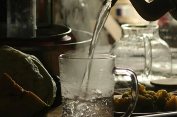 Горячая вода, кадр из видео